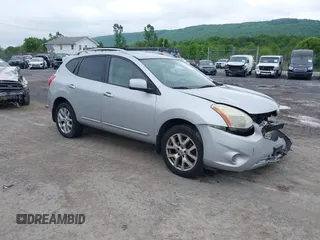 2011 Nissan Rogue SV z VIN JN8AS5MV3BW682653, wystawiony jako IAAI lot #42259887 z przebiegiem 126 325 mil mil oraz . Historia ofert i sprzedaży dostępna na DreamBid. Obrazek 1.