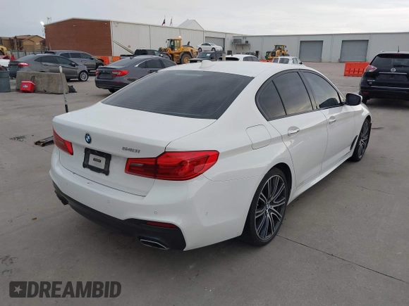 2018 BMW 5 Series 540i z VIN WBAJE5C52JWA93872, wystawiony jako IAAI lot #42191999 z przebiegiem 47 508 mil mil oraz . Historia ofert i sprzedaży dostępna na DreamBid. Obrazek 4.