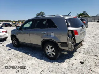 2013 Kia Sorento LX z VIN 5XYKT3A6XDG408459, wystawiony jako Copart lot #52556785 z przebiegiem 195 680 mil mil oraz Szkoda całkowita • Salvage title. Historia ofert i sprzedaży dostępna na DreamBid. Obrazek 2.