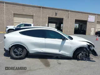 2023 Ford Mustang Mach-E Select с VIN 3FMTK1SS5PMA01675, выставлен на аукционе IAAI как лот 42417847 с пробегом 25 722 миль миль и . История ставок и продаж доступна на DreamBid. Изображение 14.