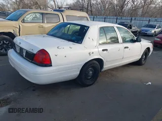 2000 Ford Crown Victoria Police Police Interceptor with VIN 2FAFP71W9YX149303, listed as a IAAI auction lot 41888402 with 148,081 mi miles. Bid and sale history available at carsss.com. Image 4.