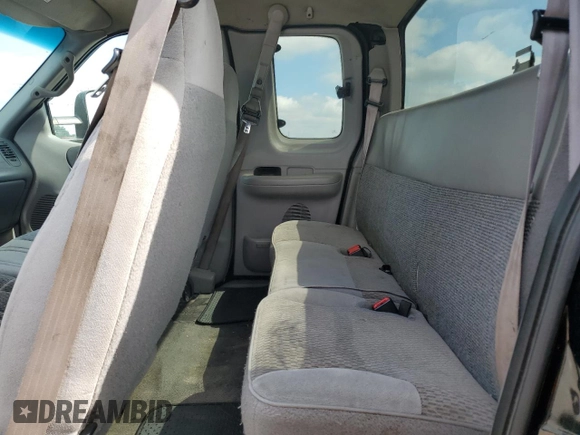 1999 Ford F-150 XL z VIN 1FTRX18L1XKB84628, wystawiony jako Copart lot #63050765 z przebiegiem Nie podano mil oraz Czysty tytuł • Clean title. Historia ofert i sprzedaży dostępna na DreamBid. Obrazek 10.