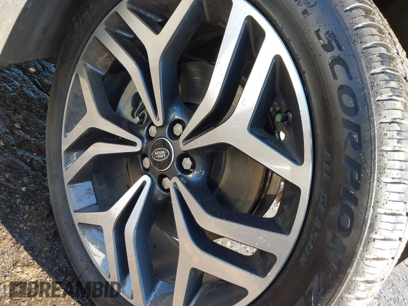 2018 Land Rover Range Rover Velar R-Dynamic HSE with VIN SALYM2RV6JA758768, listed as a IAAI auction lot 41753401 with 30,324 mi miles and . Bid and sale history available at DreamBid. Image 20.