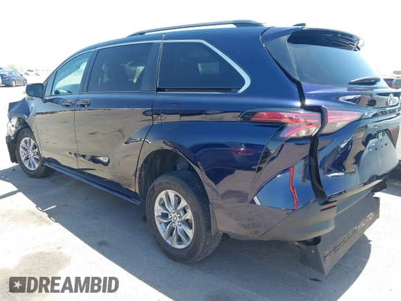 2022 Toyota Sienna LE z VIN 5TDKRKEC0NS101136, wystawiony jako IAAI lot #42141395 z przebiegiem 38 278 mil mil oraz . Historia ofert i sprzedaży dostępna na DreamBid. Obrazek 3.