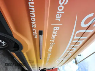 2023 Ford Transit Cargo z VIN 1FTBR3X85PKB84622, wystawiony jako IAAI lot #42742574 z przebiegiem 3 429 mil mil oraz . Historia ofert i sprzedaży dostępna na DreamBid. Obrazek 3.