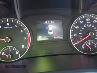 2019 Kia Optima LX z VIN 5XXGT4L3XKG366522, wystawiony jako IAAI lot #41805592 z przebiegiem 65 859 mil mil oraz . Historia ofert i sprzedaży dostępna na DreamBid. Obrazek 7.