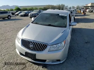 2013 Buick LaCrosse z VIN 1G4GA5E3XDF203438, wystawiony jako Copart lot #54271625 z przebiegiem 63 116 mil mil oraz Szkoda całkowita • Salvage title. Historia ofert i sprzedaży dostępna na DreamBid. Obrazek 13.
