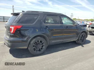 2017 Ford Explorer XLT with VIN 1FM5K8D81HGA05513, listed as a Copart auction lot 62492985 with 121,729 mi miles and Salvage title. Bid and sale history available at DreamBid. Image 3.