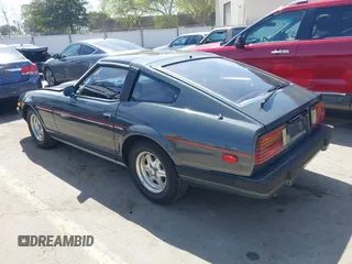 1983 Datsun 280ZX z VIN JN1HZ04S3DX579019, wystawiony jako IAAI lot #41825629 z przebiegiem 136 430 mil mil oraz . Historia ofert i sprzedaży dostępna na DreamBid. Obrazek 3.