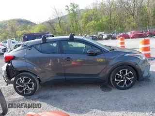 2019 Toyota C-HR XLE z VIN JTNKHMBX0K1013522, wystawiony jako IAAI lot #42053511 z przebiegiem 136 330 mil mil oraz . Historia ofert i sprzedaży dostępna na DreamBid. Obrazek 13.