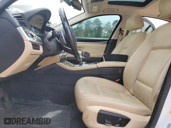 2016 BMW 5 Series 528i z VIN WBA5A5C50GG353800, wystawiony jako Copart lot #50922515 z przebiegiem 151 478 mil mil oraz Szkoda całkowita • Salvage title. Historia ofert i sprzedaży dostępna na DreamBid. Obrazek 7.