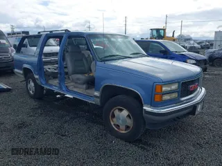 1995 GMC Suburban z VIN 1GKFK16K4SJ750344, wystawiony jako IAAI lot #41932385 z przebiegiem 210 875 mil mil oraz . Historia ofert i sprzedaży dostępna na DreamBid. Obrazek 1.