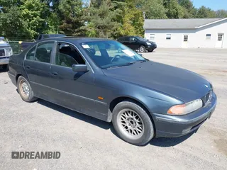 2000 BMW 5 Series 528iA with VIN WBADM6344YGU26491, listed as a IAAI auction lot 40301317 with 157,798 mi miles. Bid and sale history available at carsss.com. Image 1.