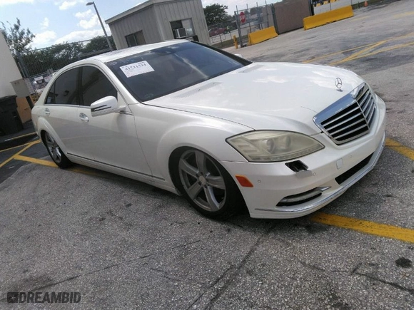 2010 Mercedes-Benz S-Class S 550 with VIN WDDNG7BB6AA333698, listed as a IAAI auction lot 41721324 with 212,814 mi miles. Bid and sale history available at carsss.com. Image 1.