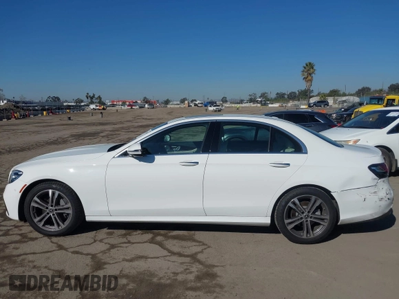 2022 Mercedes-Benz E-Class E 350 with VIN W1KZF8DB2NB080239, listed as a IAAI auction lot 41637690 with 21,587 mi miles. Bid and sale history available at carsss.com. Image 14.