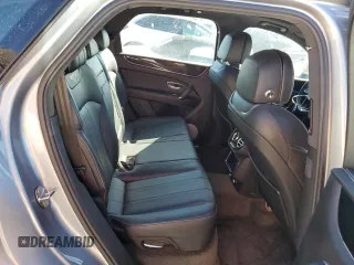 2019 Bentley Bentayga V8 z VIN SJAAM2ZV4KC024727, wystawiony jako Copart lot #74625214 z przebiegiem Nie podano mil oraz Nie do naprawy • Non repairable. Historia ofert i sprzedaży dostępna na DreamBid. Obrazek 11.