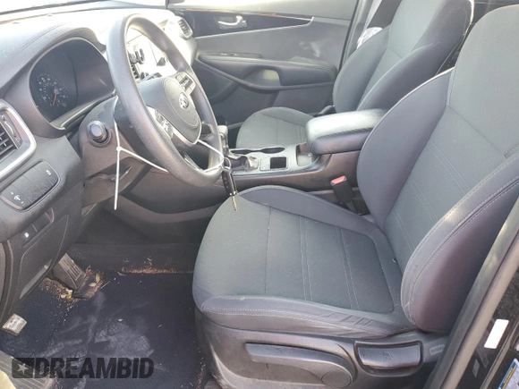 2019 Kia Sorento L z VIN 5XYPG4A31KG585341, wystawiony jako Copart lot #53194145 z przebiegiem 67 451 mil mil oraz Szkoda całkowita • Salvage title. Historia ofert i sprzedaży dostępna na DreamBid. Obrazek 7.