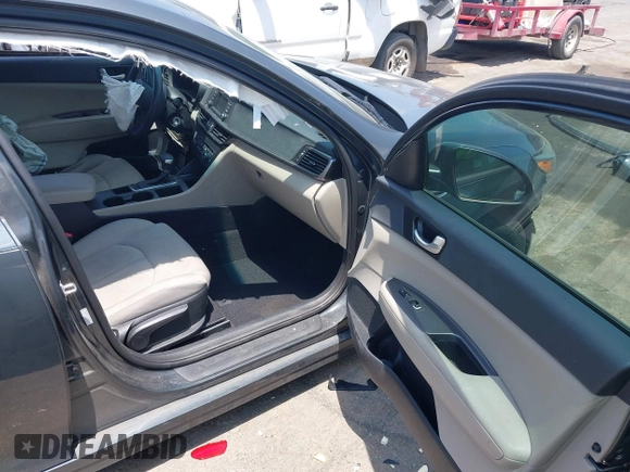 2016 Kia Optima LX with VIN KNAGT4L37G5069524, listed as a IAAI auction lot 42630982 with Not provided miles and . Bid and sale history available at DreamBid. Image 5.
