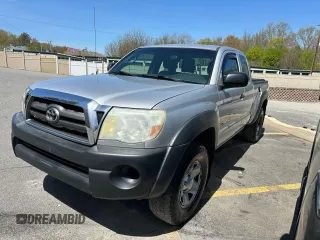 2010 Toyota Tacoma z VIN 5TEUX4EN8AZ747646, wystawiony jako Copart lot #55647555 z przebiegiem 289 394 mil mil oraz Czysty tytuł • Clean title. Historia ofert i sprzedaży dostępna na DreamBid. Obrazek 1.