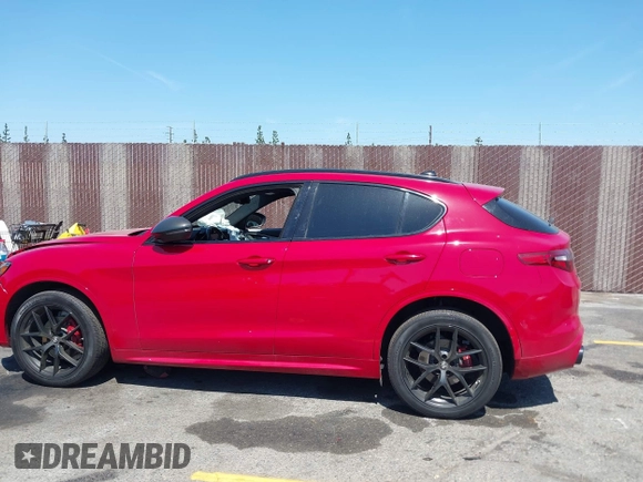 2020 Alfa Romeo Stelvio Ti z VIN ZASPAKBN5L7C73874, wystawiony jako IAAI lot #41996616 z przebiegiem Nie podano mil oraz . Historia ofert i sprzedaży dostępna na DreamBid. Obrazek 14.