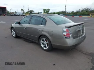 2005 Nissan Altima SE z VIN 1N4BL11EX5C161029, wystawiony jako IAAI lot #42044113 z przebiegiem 124 313 mil mil oraz . Historia ofert i sprzedaży dostępna na DreamBid. Obrazek 3.