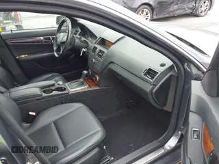 2010 Mercedes-Benz C 300 Sport z VIN WDDGF8BB9AR108386, wystawiony jako IAAI lot #42264521 z przebiegiem 225 115 mil mil oraz . Historia ofert i sprzedaży dostępna na DreamBid. Obrazek 5.