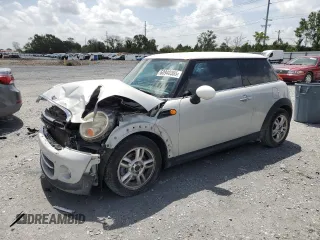 2012 MINI Hardtop с VIN WMWSU3C54CT186406, выставлен на аукционе Copart как лот 60940305 с пробегом 106 819 миль миль и Списание • Salvage title. История ставок и продаж доступна на DreamBid. Изображение 1.