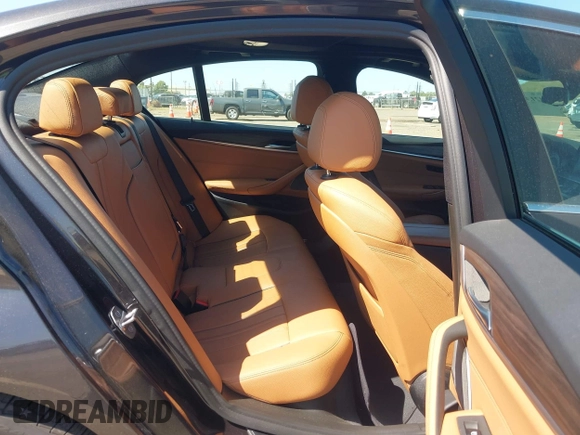 2019 BMW 5 Series 540i с VIN WBAJE5C5XKWW20300, выставлен на аукционе IAAI как лот 42139380 с пробегом 32 802 миль миль и . История ставок и продаж доступна на DreamBid. Изображение 8.