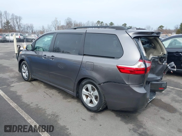 2018 Toyota Sienna LE Auto Access Seat with VIN 5TDKZ3DC1JS953593, listed as a IAAI auction lot 41478930 with 171,792 mi miles. Bid and sale history available at carsss.com. Image 3.