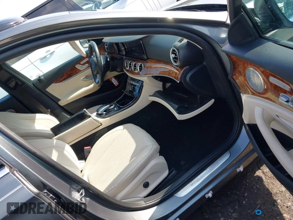 2018 Mercedes-Benz E 300 с VIN WDDZF4JB6JA301158, выставлен на аукционе IAAI как лот 42150013 с пробегом 80 872 миль миль и . История ставок и продаж доступна на DreamBid. Изображение 5.
