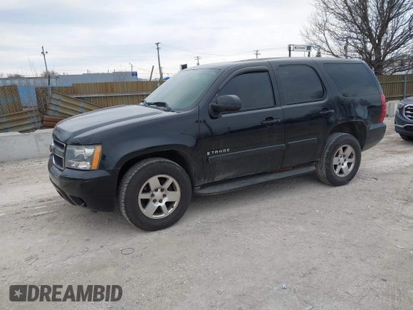 2008 Chevrolet Tahoe Police z VIN 1GNEC030X8R246979, wystawiony jako IAAI lot #41714414 z przebiegiem 209 942 mil mil oraz . Historia ofert i sprzedaży dostępna na DreamBid. Obrazek 2.