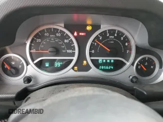 2007 Jeep Wrangler Unlimited Rubicon с VIN 1J4GA691X7L145737, выставлен на аукционе Copart как лот 86277914 с пробегом 285 624 миль миль и Списание • Salvage title. История ставок и продаж доступна на DreamBid. Изображение 9.
