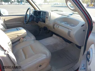 1996 GMC Suburban with VIN 1GKFK16R4TJ742646, listed as a IAAI auction lot 42004439 with 196,923 mi miles. Bid and sale history available at carsss.com. Image 5.