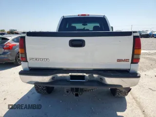 2005 GMC Sierra 2500HD SLE z VIN 1GTHK23245F813805, wystawiony jako Copart lot #51147775 z przebiegiem 213 786 mil mil oraz Czysty tytuł • Clean title. Historia ofert i sprzedaży dostępna na DreamBid. Obrazek 6.