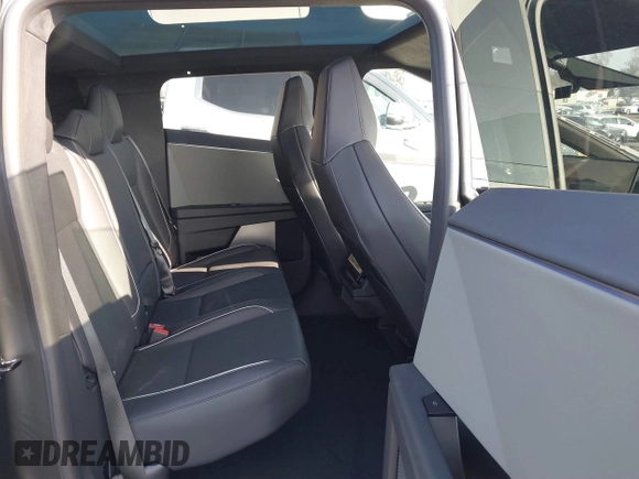 2024 Tesla Cybertruck с VIN 7G2CEHEDXRA050258, выставлен на аукционе IAAI как лот 41200586 с пробегом 495 миль миль и . История ставок и продаж доступна на DreamBid. Изображение 8.