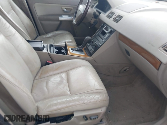 2006 Volvo XC90 2.5L Turbo with VIN YV4CY592761247037, listed as a IAAI auction lot 41888830 with 211,082 mi miles. Bid and sale history available at carsss.com. Image 5.