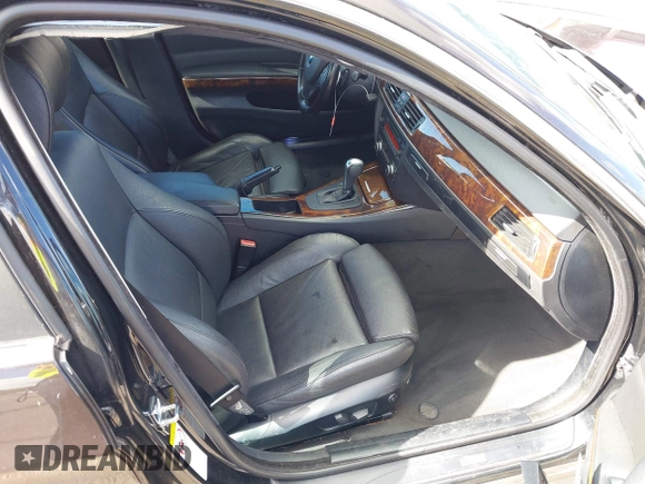 2007 BMW 3 Series 335i with VIN WBAVB73517PA88476, listed as a IAAI auction lot 42300906 with 133,341 mi miles and . Bid and sale history available at DreamBid. Image 5.