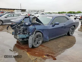 2016 Dodge Challenger SXT Plus z VIN 2C3CDZAG7GH131907, wystawiony jako Copart lot #52086735 z przebiegiem 165 452 mil mil oraz Szkoda całkowita • Salvage title. Historia ofert i sprzedaży dostępna na DreamBid. Obrazek 1.