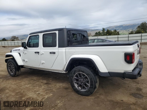 2022 Jeep Gladiator Overland with VIN 1C6HJTFG2NL103018, listed as a Copart auction lot 46127615 with 32,254 mi miles and Clean title. Bid and sale history available at DreamBid. Image 2.