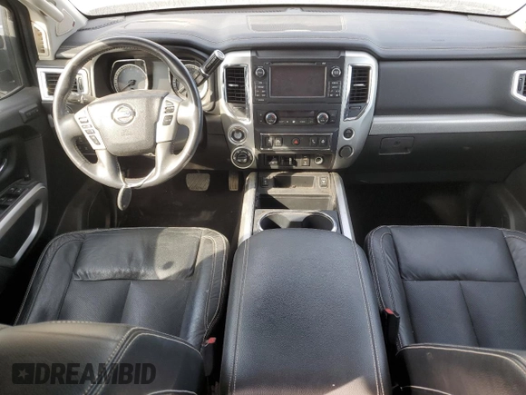 2017 Nissan Titan Platinum Reserve z VIN 1N6AA1E53HN543012, wystawiony jako Copart lot #39144854 z przebiegiem 83 008 mil mil oraz Szkoda całkowita • Salvage title. Historia ofert i sprzedaży dostępna na DreamBid. Obrazek 8.