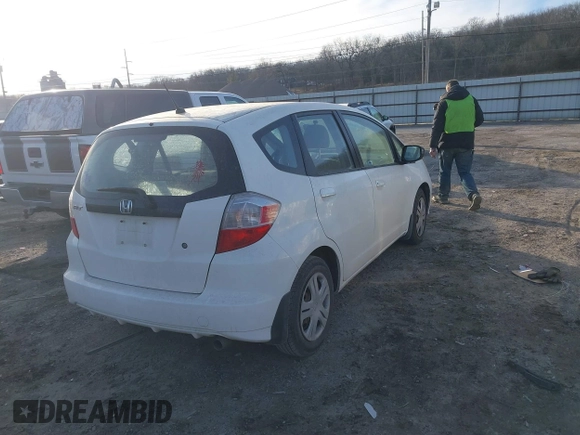 2009 Honda Fit z VIN JHMGE88249S067463, wystawiony jako IAAI lot #41354698 z przebiegiem 153 402 mil mil oraz . Historia ofert i sprzedaży dostępna na DreamBid. Obrazek 4.