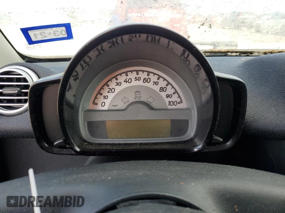 2013 Smart fortwo Pure z VIN WMEEJ3BA9DK678543, wystawiony jako Copart lot #72659984 z przebiegiem Nie podano mil oraz Czysty tytuł • Clean title. Historia ofert i sprzedaży dostępna na DreamBid. Obrazek 9.