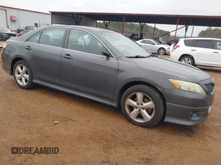 2011 Toyota Camry LE z VIN 4T1BF3EK1BU188053, wystawiony jako IAAI lot #41415472 z przebiegiem 234 723 mil mil oraz . Historia ofert i sprzedaży dostępna na DreamBid. Obrazek 1.