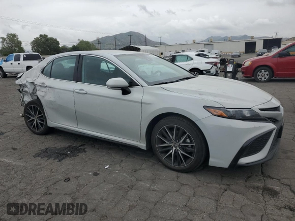 2022 Toyota Camry SE with VIN 4T1G11AK4NU058724, listed as a Copart auction lot 53511615 with 63,235 mi miles and Salvage Title. Bid and sale history available at DreamBid. Image 4.
