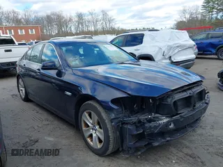 2012 BMW 5 Series 528i xDrive z VIN WBAXH5C55CDW08859, wystawiony jako IAAI lot #42016743 z przebiegiem 114 387 mil mil oraz . Historia ofert i sprzedaży dostępna na DreamBid. Obrazek 1.