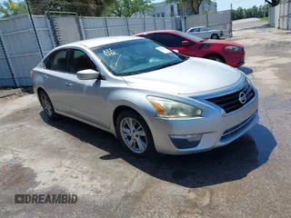 2013 Nissan Altima SV with VIN 1N4AL3AP9DC250808, listed as a IAAI auction lot 41980619 with 172,675 mi miles and . Bid and sale history available at carsss.com. Image 1.