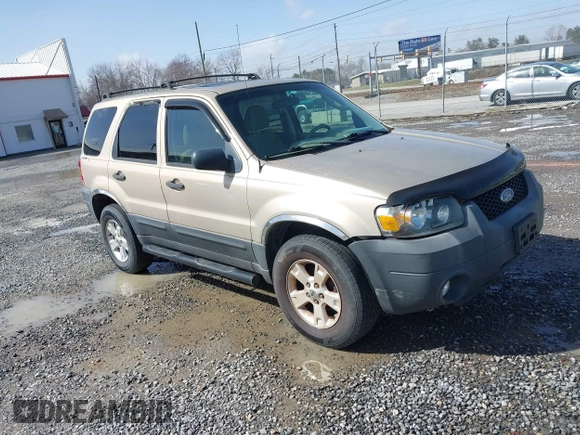 2007 Ford Escape XLT with VIN 1FMYU03Z47KB51872, listed as a IAAI auction lot 41656587 with 141,708 mi miles. Bid and sale history available at carsss.com. Image 1.