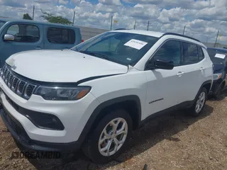 2024 Jeep Compass Latitude с VIN 3C4NJDBN9RT132757, выставлен на аукционе IAAI как лот 42691446 с пробегом 23 660 миль миль и . История ставок и продаж доступна на DreamBid. Изображение 17.