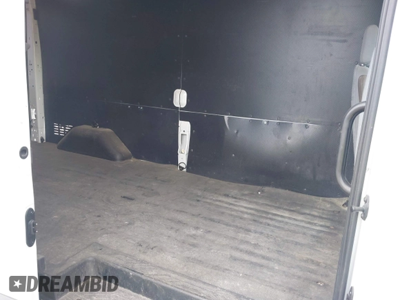 2018 Ford Transit Cargo с VIN 1FTYR2CG9JKA51600, выставлен на аукционе IAAI как лот 42026514 с пробегом 57 484 миль миль и . История ставок и продаж доступна на DreamBid. Изображение 8.