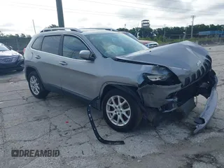 2016 Jeep Cherokee Latitude z VIN 1C4PJLCB3GW206639, wystawiony jako IAAI lot #42433226 z przebiegiem 42 767 mil mil oraz . Historia ofert i sprzedaży dostępna na DreamBid. Obrazek 1.